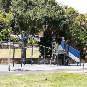 Waialae Iki Neighborhood Park - Some jungle gym equipment for da little kiddies............ - Parks Near Me - Honolulu, Hawaii