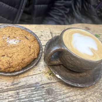 Honest Greens - Cappuccino & chocolate chip cookie - Vegetarian Near Me - Barcelona, B Honest Greens - Cappuccino & chocolate chip cookie - Vegetarian Near Me - Barcelona, B