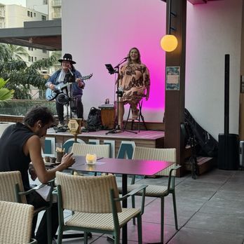 Hideout - Live music - Bars Near Me - Honolulu, Hawaii