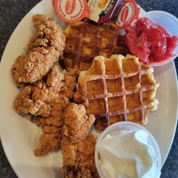 Dog 'n' Suds Restaurant - Chicken n Waffles