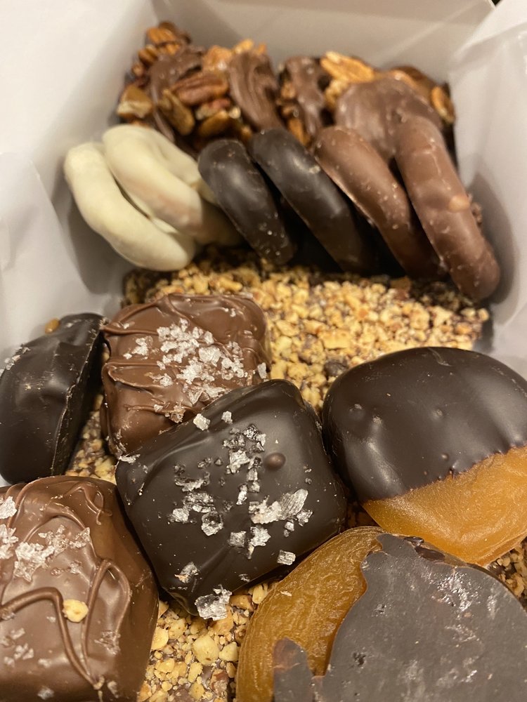 THE FUDGE POT 143 Photos & 182 Reviews Candy Stores 1532 N Wells