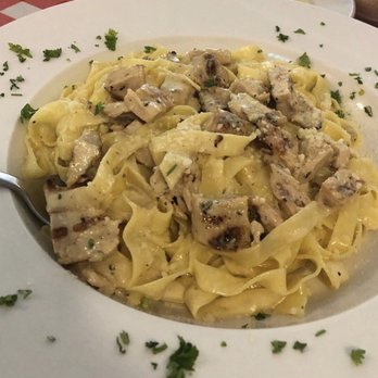Volare Restaurant - Fettuccini Alfredo with chicken - Pizza Near Me - San Antonio, Texas Volare Restaurant - Fettuccini Alfredo with chicken - Pizza Near Me - San Antonio, Texas