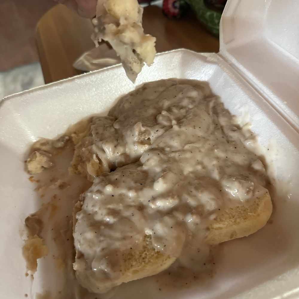 Riverkern General Store - Biscuits and gravy - Grocery Near Me - Kernville, California