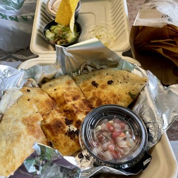 Pura Vida Ville - Quesadilla de Carnitas; Guacamole & Chips - Mexican Near Me - Rochester, New York Pura Vida Ville - Quesadilla de Carnitas; Guacamole & Chips - Mexican Near Me - Rochester, New York