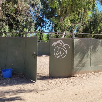 Monteverde Ranch Equestrian Center - Round pen - Horseback Riding Near Me - Sylmar, California