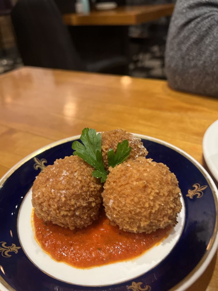 Social spots from Esters Enoteca