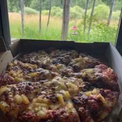 Clyde's Place - Our take out pizza in our little cabin in the woods. Excellent Hawaiian pizza!