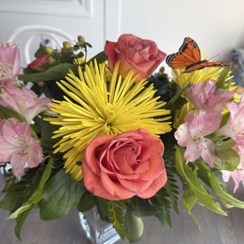 Huisman Flowers - 2 weeks after delivery, still beautiful! - Florists Near Me - Holland, Michigan Huisman Flowers - 2 weeks after delivery, still beautiful! - Florists Near Me - Holland, Michigan