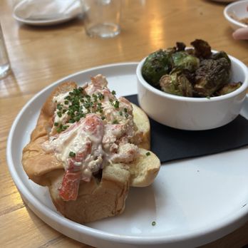 Chomp Kitchen & Drinks - Lobster roll - American Near Me - Warren, Rhode Island Chomp Kitchen & Drinks - Lobster roll - American Near Me - Warren, Rhode Island