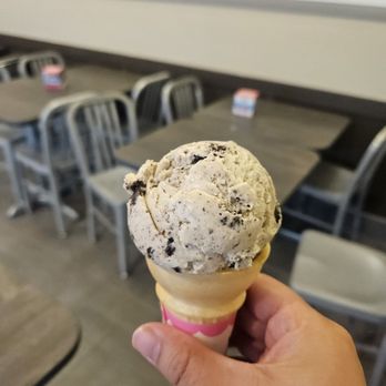Baskin Robbins - Oreo cookie and cream in a regular cone - Ice Cream & Frozen Yogurt Near Me - Panorama City, California