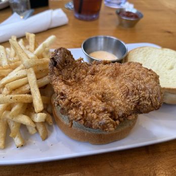 Ruby Slipper Marigny - Fries chicken sandwich - Breakfast & Brunch Near Me - New Orleans, Louisiana Ruby Slipper Marigny - Fries chicken sandwich - Breakfast & Brunch Near Me - New Orleans, Louisiana