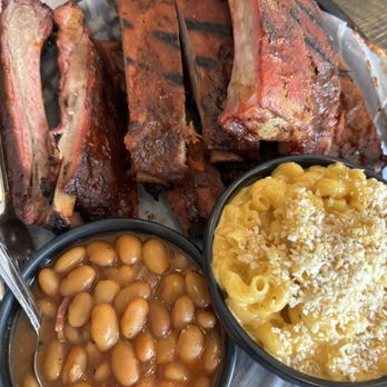 Big Hole BBQ - Rack of ribs, beans and mac n cheese - Barbeque Near Me - Victor, Idaho Big Hole BBQ - Rack of ribs, beans and mac n cheese - Barbeque Near Me - Victor, Idaho