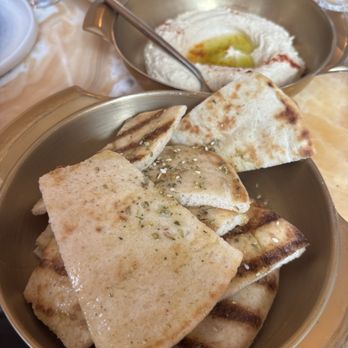 Zoi Mediterranean Ues - Hummus with pita bread - Mediterranean Near Me - New York, New York Zoi Mediterranean Ues - Hummus with pita bread - Mediterranean Near Me - New York, New York