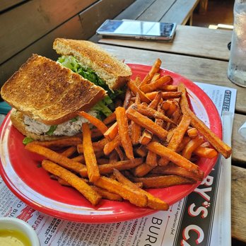 Barnaby's Cafe - Tuna sandwich with sweet potato fries - American Near Me - Houston, Texas