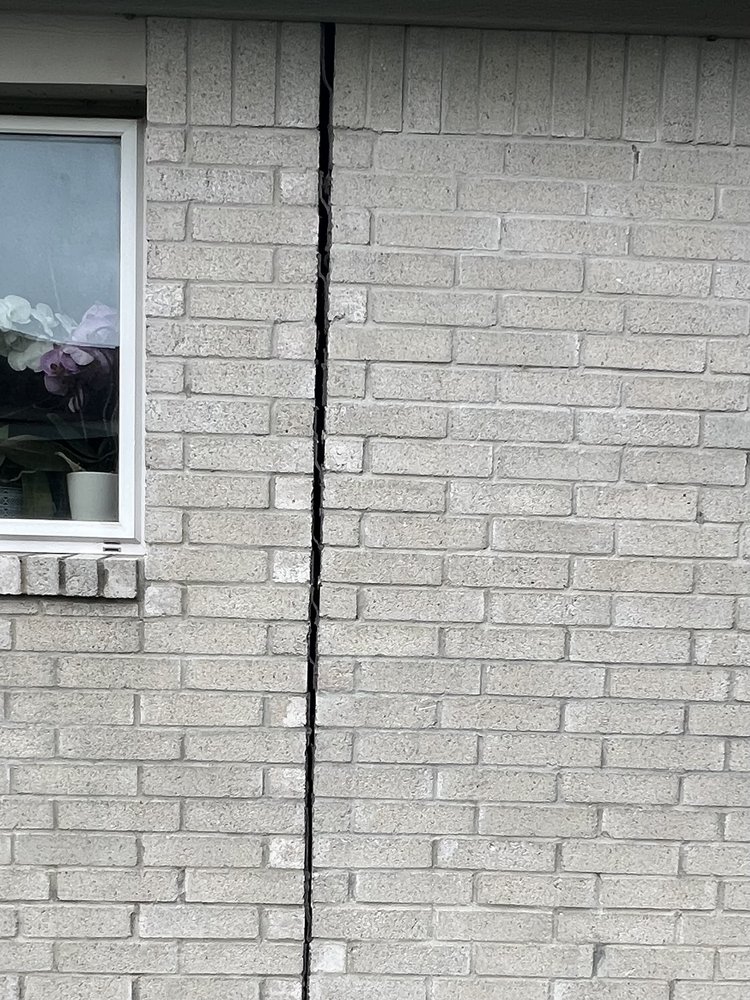 Slide of Fundation Repair Edgardo Hernandez