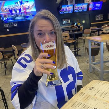 Buffalo Wild Wings - Chicken Wings Near Me - Austin, Texas Buffalo Wild Wings - Chicken Wings Near Me - Austin, Texas