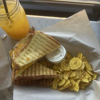 Bella Vista Coffee Shop - Bella's OG - Coffee & Tea Near Me - Smyrna, Tennessee