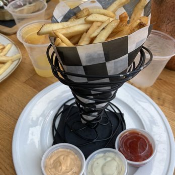 801 Restaurant & Bar - Pomme Frites - Bars Near Me - Washington, DC, District of Columbia