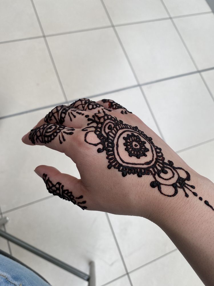 SEASONAL INN Updated July 2024 12 Photos 11200 Lakeline Mall Dr