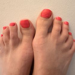 X9 Nails Spa - Lots of ridges and mess up's in the polish work.
