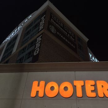 Hooters - night - Sports Bars Near Me - Niagara Falls, Ontario Hooters - night - Sports Bars Near Me - Niagara Falls, Ontario
