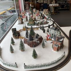 Apex Ace Home Center - Beautiful holiday train display