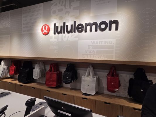 lululemon by null