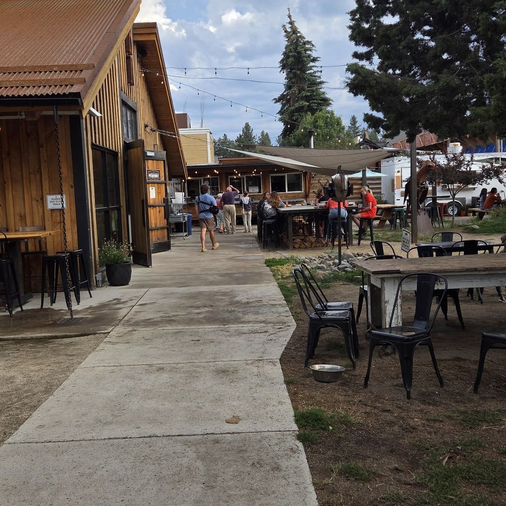 Boone Dog Pizza - Pizza Near Me - Sisters, Oregon