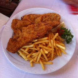 Das Wiener Schnitzel war super lecker und riesengroß!