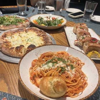 Woody’s - Parma pizza, Biananca pizza, shrimp linguini, lobsters roll bites, salad, calamari - American Near Me - Hot Springs, Virginia Woody’s - Parma pizza, Biananca pizza, shrimp linguini, lobsters roll bites, salad, calamari - American Near Me - Hot Springs, Virginia