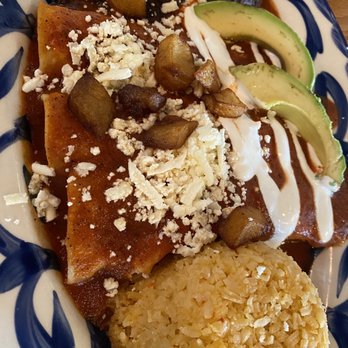 Ambriza - DINNER ENCHILADAS ROJAS - Mexican Near Me - Houston, Texas