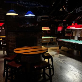 Wagon Wheel - Pool! - Dive Bars Near Me - Santa Rosa, California Wagon Wheel - Pool! - Dive Bars Near Me - Santa Rosa, California