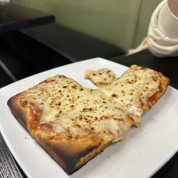 808 Craft House - Happy hour cheese pizza, 7/10 rating, good for the kiddos - Hawaiian Near Me - Kapolei, Hawaii