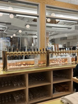 Honeygirl Meadery & Tasting Room by null