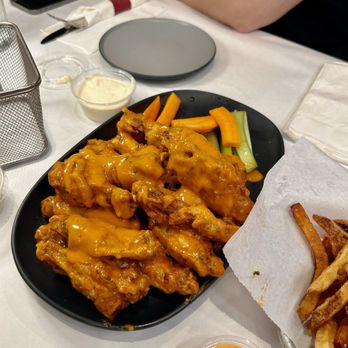 Press 195 - Spicy Garlic Wings - Sandwiches Near Me - Plainview, New York