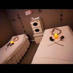 Happy Feet Massage Spa - Relaxing couples massage room. Themed