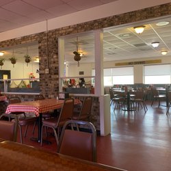 CJ's Coastal Grill - If you want all the attention come after the lunch rush !!!