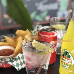 Alicia's Flavours - Tradicional chips and salsa roja 
Jarrito Pineapple Flavour