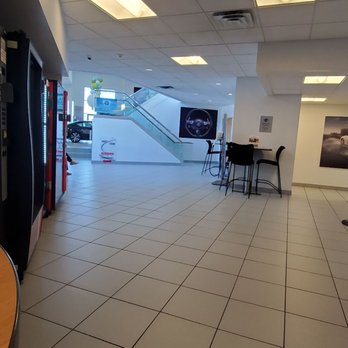Route 46 Nissan - Waiting area - Car Dealers Near Me - Totowa, New Jersey