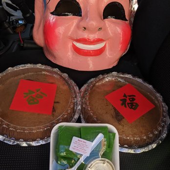 Lam Way Baking - Two Pandan cakes for Chinese New Year  and some yummy che - Bakeries Near Me - Los Angeles, California