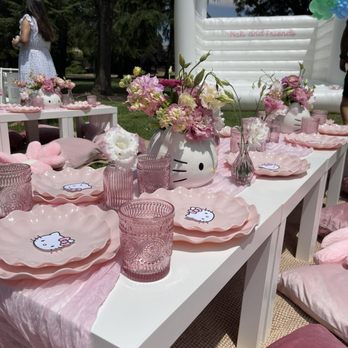 Huynh Events - Hello Kitty kid table and White Castle jumper - Bounce House Rentals Near Me Huynh Events - Hello Kitty kid table and White Castle jumper - Bounce House Rentals Near Me