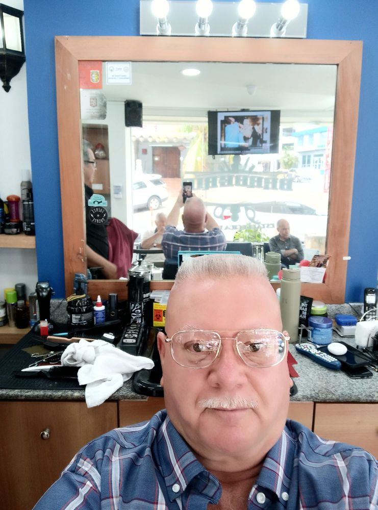 Barbershop Luis Logo