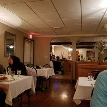 Lombardi's Restaurant - the dining room and bar - Italian Near Me - Gardiner, New York