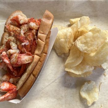 Luke's Lobster  - Butter lobster roll with free bag of chios - Seafood Near Me - Seattle, Washington
