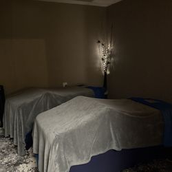 Xperience Salon & Day Spa - Couples massage suite