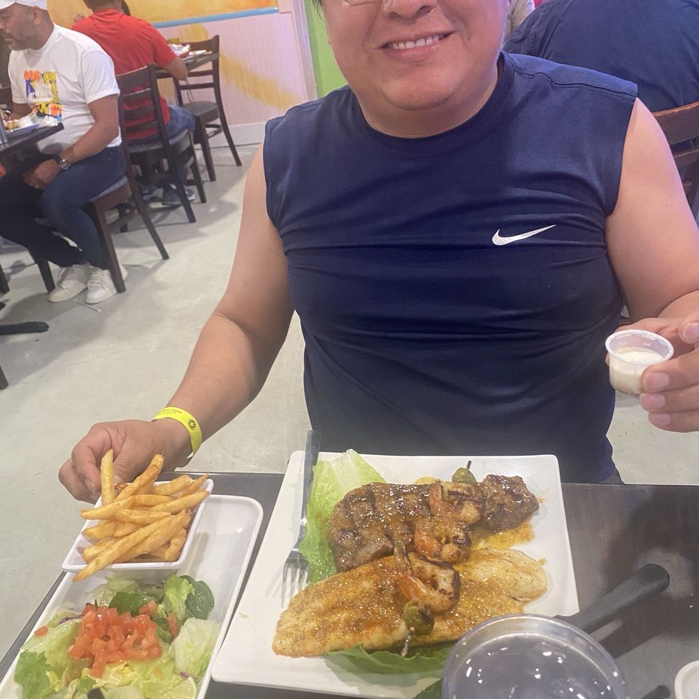 Carne con pescando y camarones. Carne con pescando y camarones.