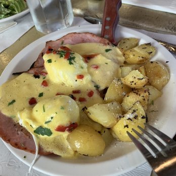 Red House Cafe - Breakfast & Brunch Near Me - Pacific Grove, California