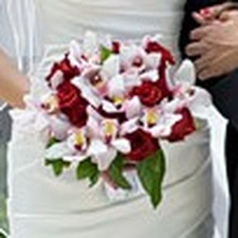 Clara's Flowers - This is what she made.. and SHE was PERFECT! - Florists Near Me - Kansas City, Missouri