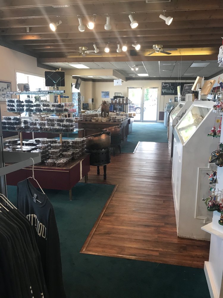 WEBB’S CANDY SHOP Updated August 2024 115 W Lake Rd, Mayville, New