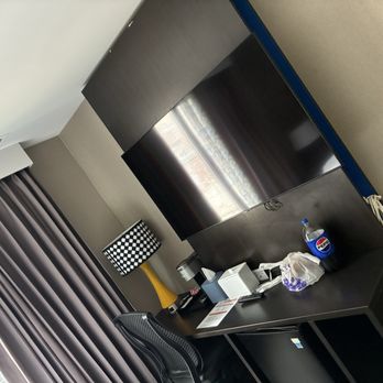 GLo Best Western Bronx - Tv with fridge - Hotels Near Me - Bronx, New York GLo Best Western Bronx - Tv with fridge - Hotels Near Me - Bronx, New York